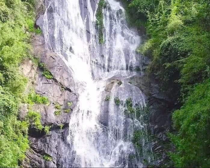 机上旅客突发心脏病 航班临时备降高崎机场 边检开通绿色通道 保障病人及时送医